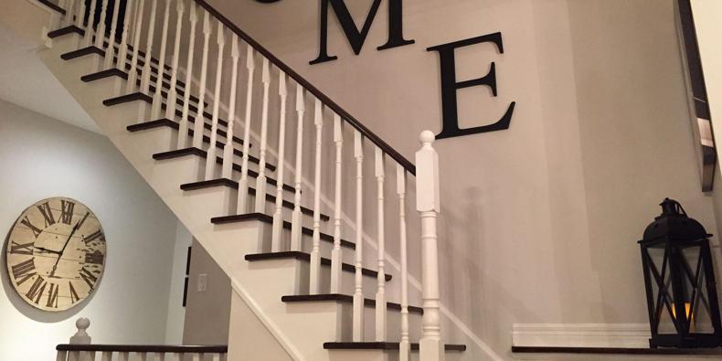 Innova en tu hogar decorando las escaleras